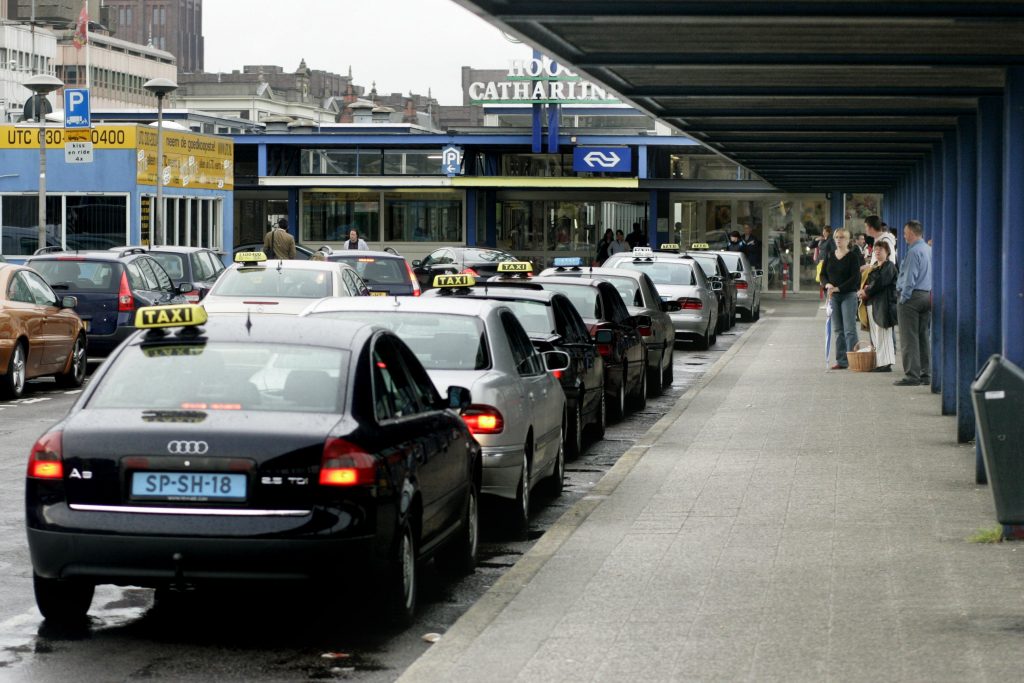 station, Utrecht, taxi, taxikeurmerk, taxistandplaats, taxichauffeur