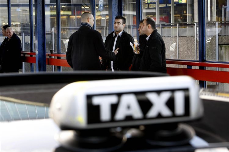 taxi, standplaats, CS Utrecht, Taxikeur