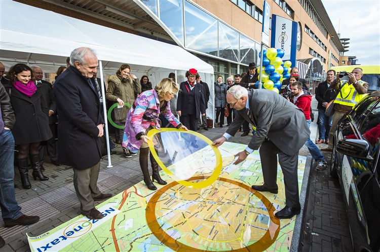 ns zonetaxi, opening, jan zaaijer, knv, station hilversum