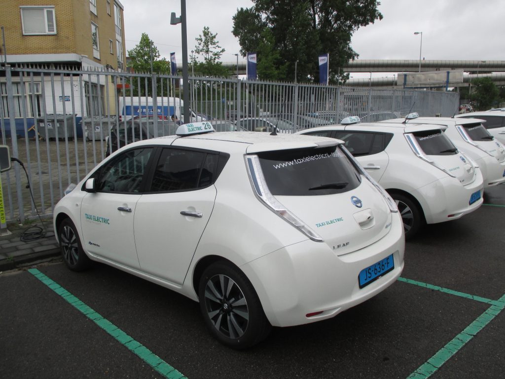 Taxi Electric Nissan Leaf