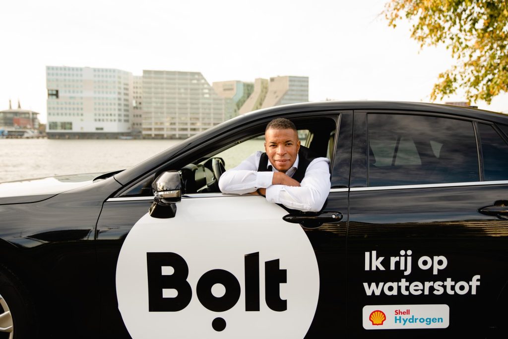 Bolt-chauffeur Arnold wint waterstoftaxi