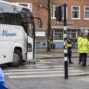 Fietser zwaargewond na aanrijding met touringcar in Amsterdam