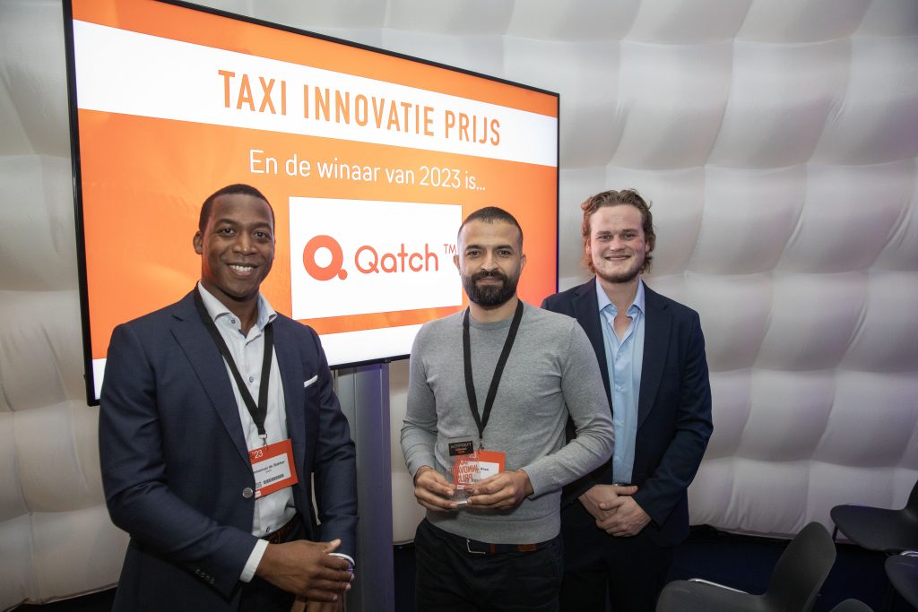 Qatch neemt Taxi Innovatie Prijs in ontvangst