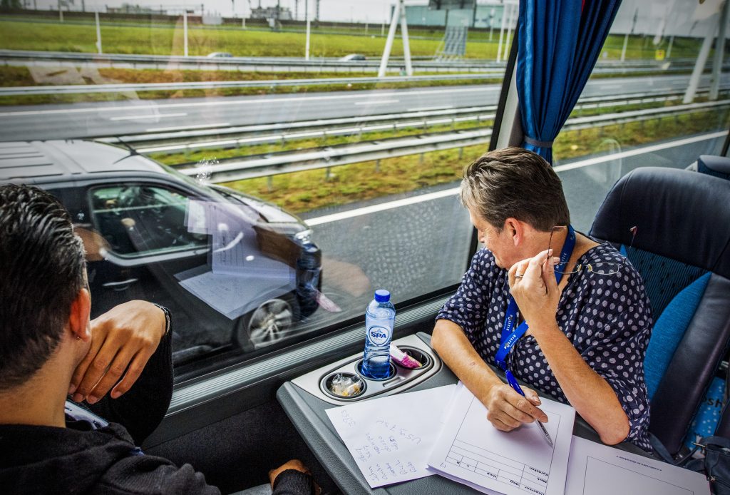 Politiecontrole vanuit touringcar