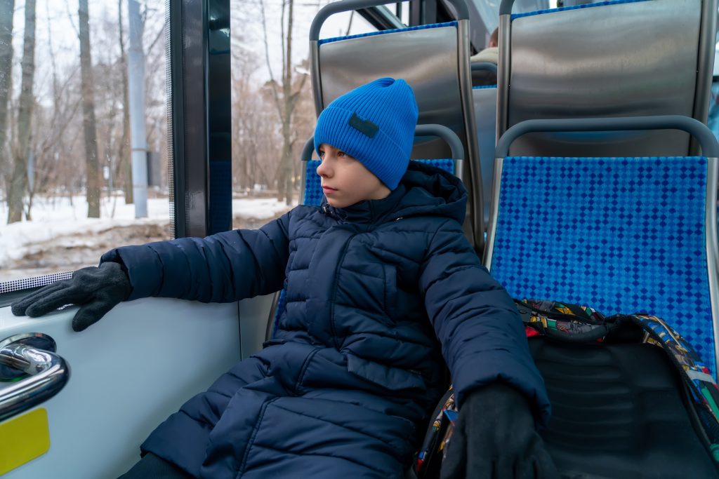 Scholier in de trein